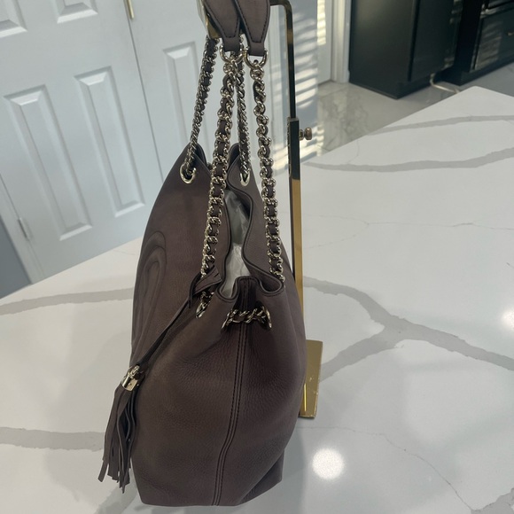 Classic Gucci Suede Leather Soho Medium in Taupe color. - Picture 4 of 16